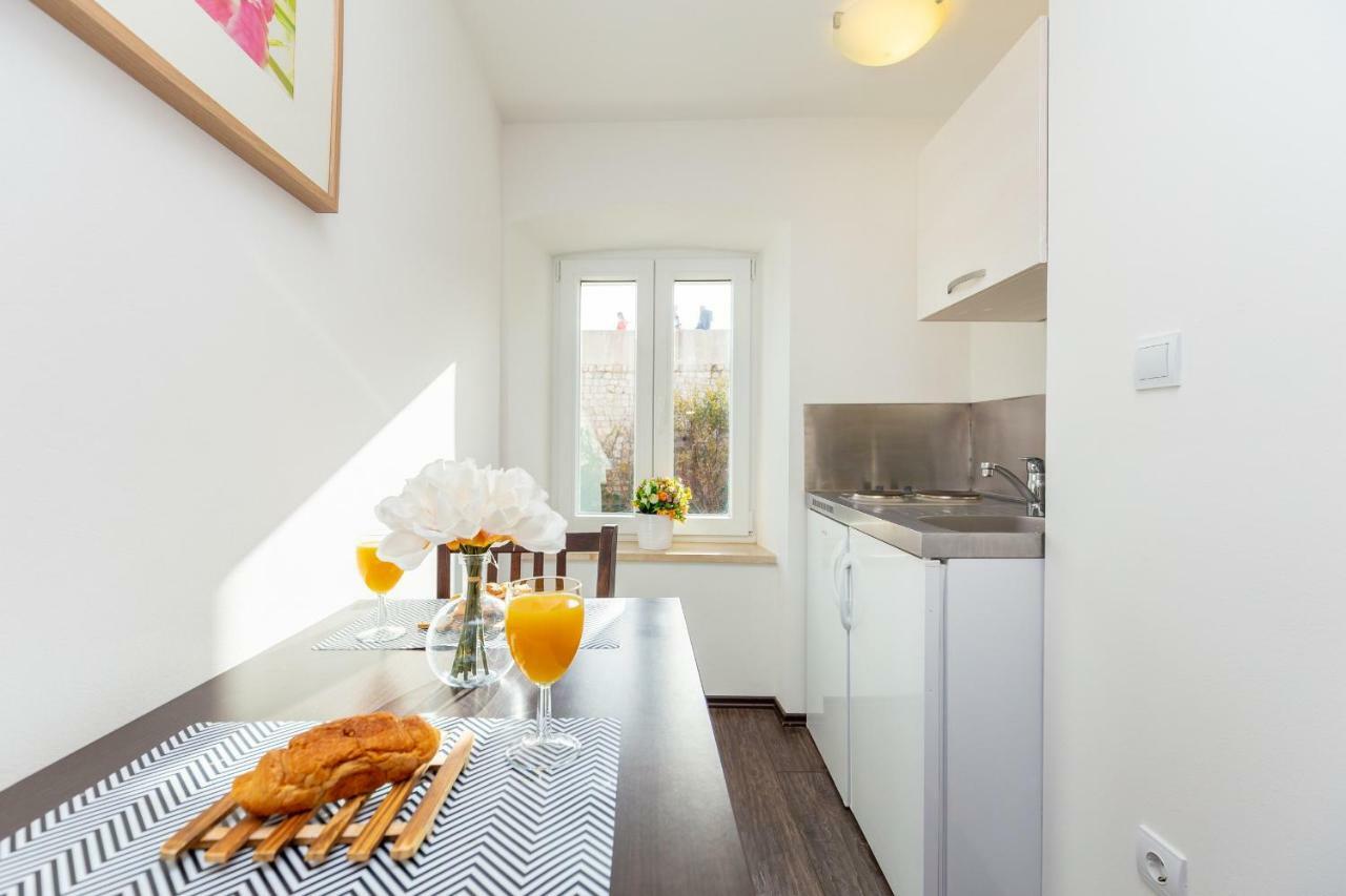City Wall'S Studio Apartment دوبروفينك المظهر الخارجي الصورة